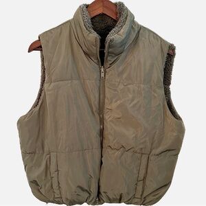 Justify Olive Green Reversible Sherpa Puffer Vest Size Large